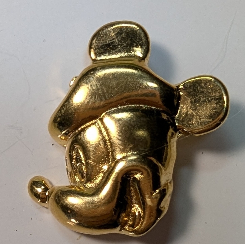 Wendy Gell Disney Mickey head pin gold-plated beret hat.